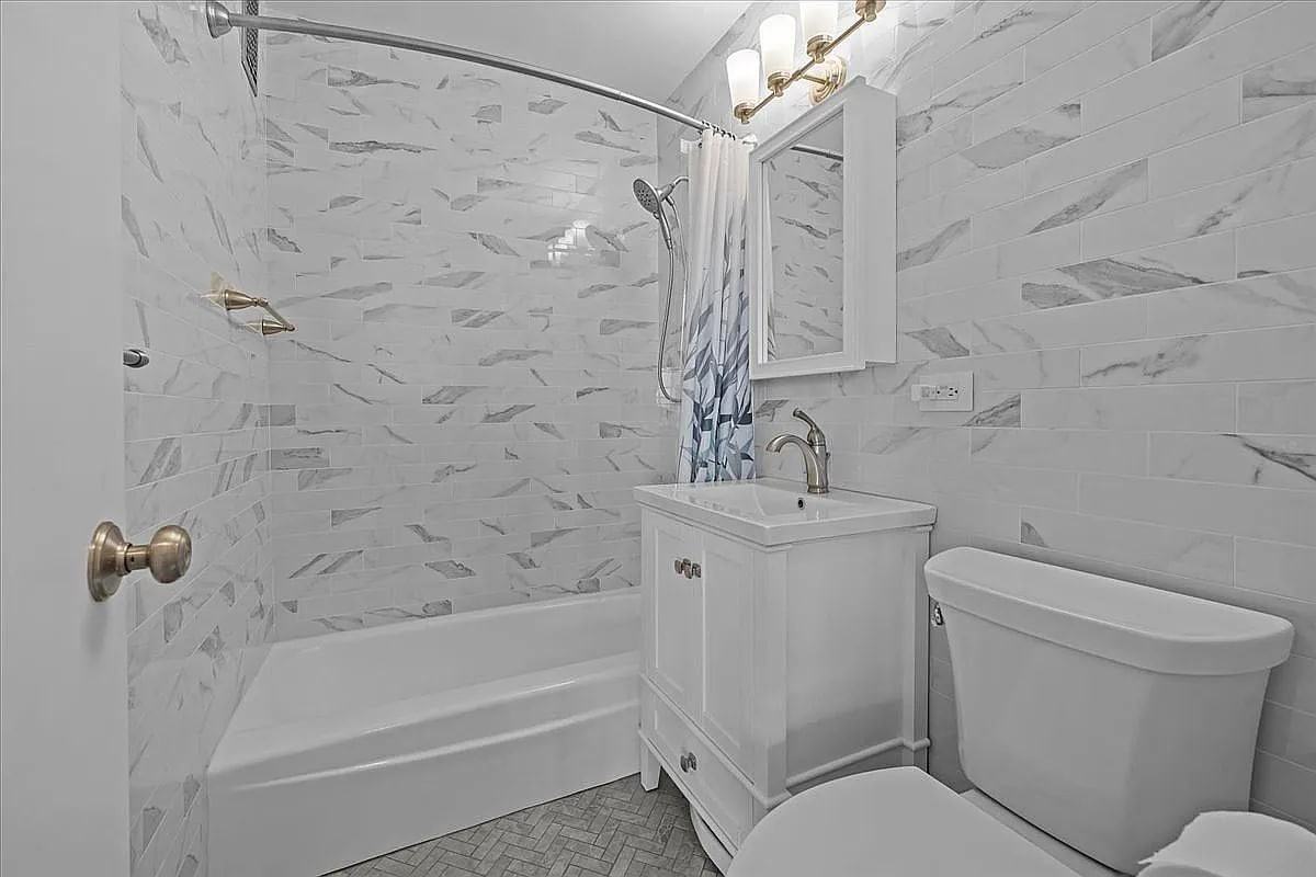 555 Kappock St - Photo 5 of 16