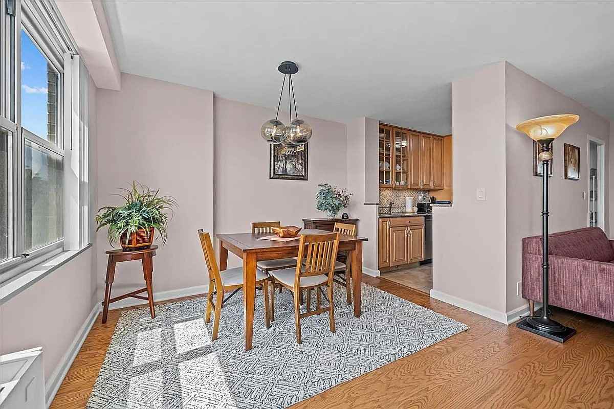 555 Kappock St - Photo 6 of 16
