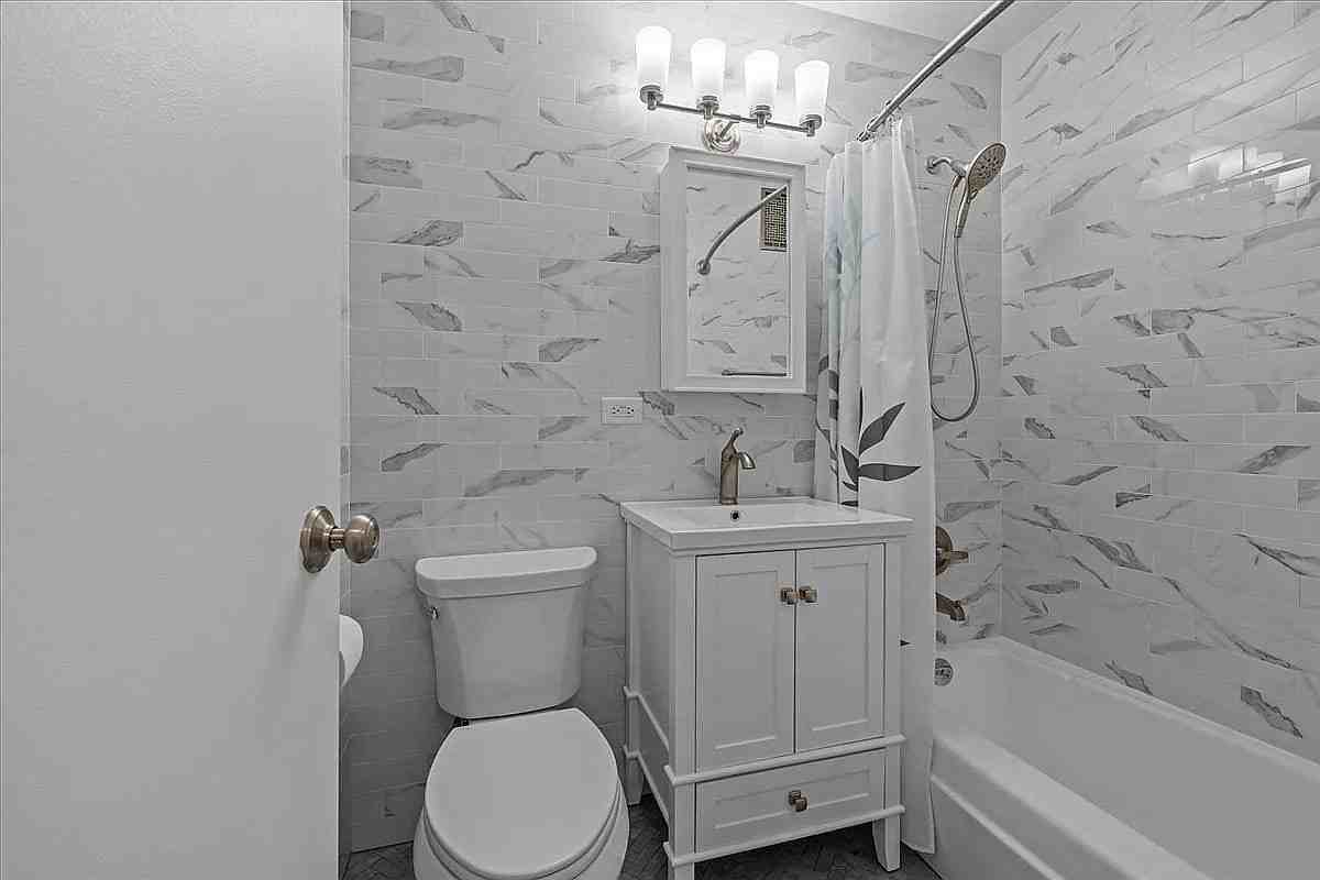 555 Kappock St - Photo 7 of 16