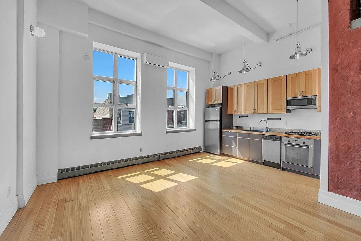 852 Cypress Ave - Photo 3 of 9