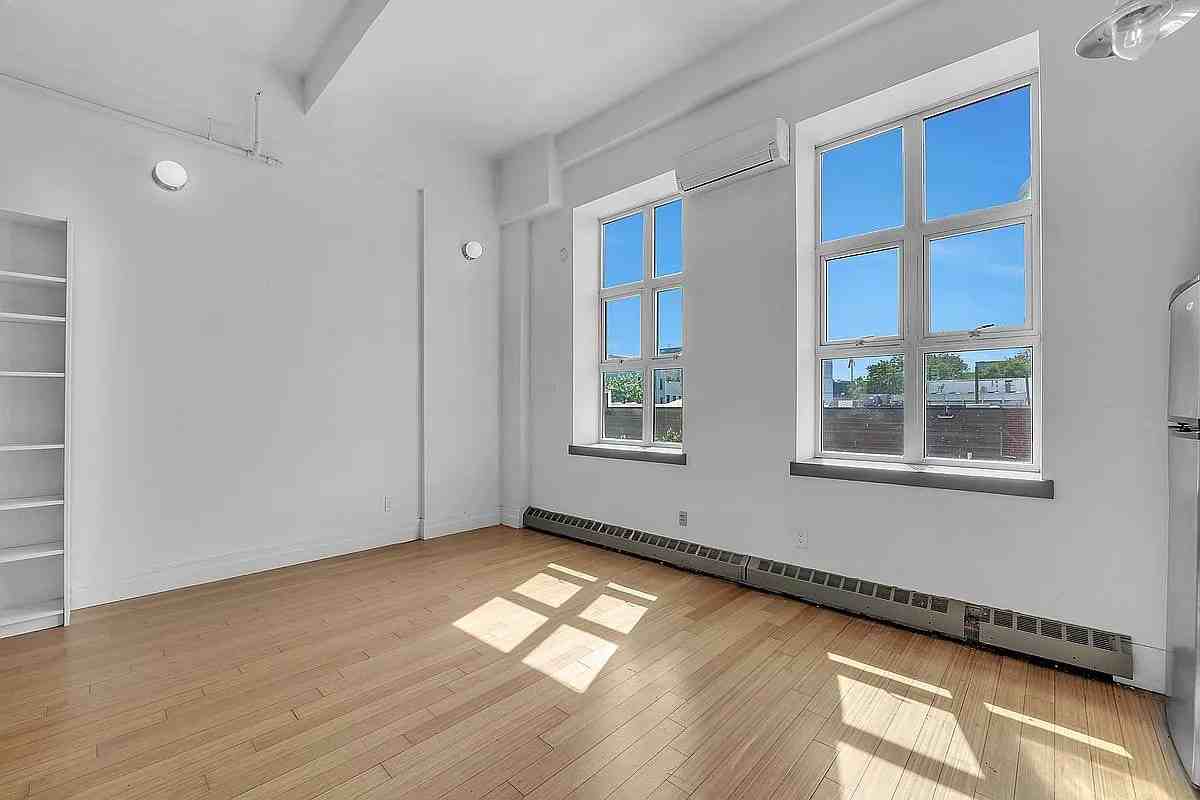 852 Cypress Ave - Photo 6 of 9