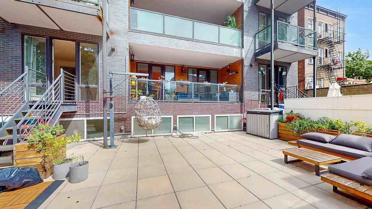 1059 Manhattan Ave - Photo 6 of 15