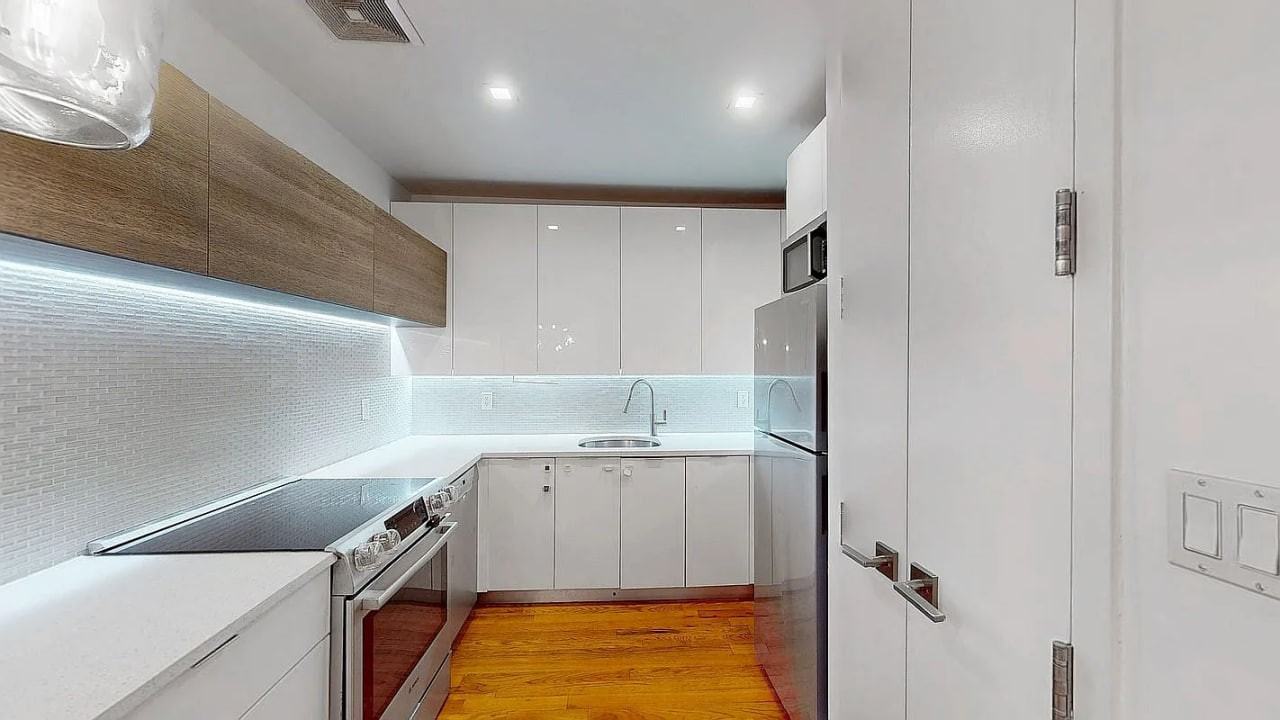 1059 Manhattan Ave - Photo 7 of 15