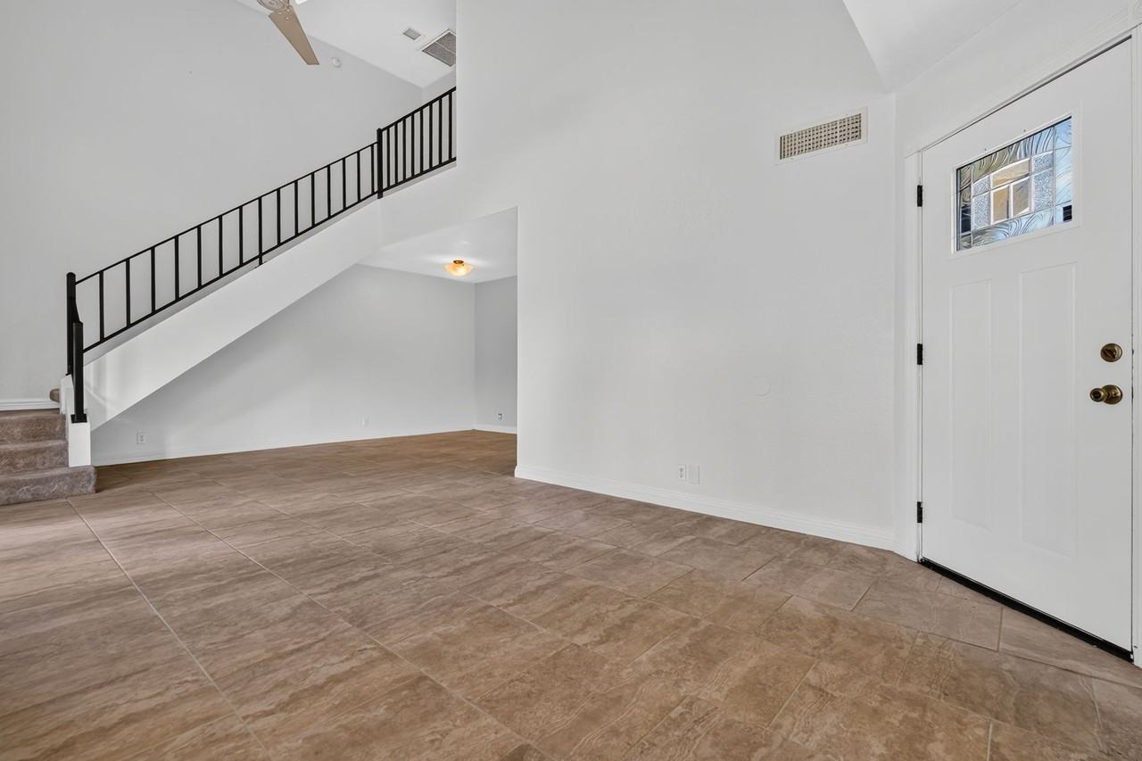 3713 W Tierra Buena Ln - Photo 4 of 34