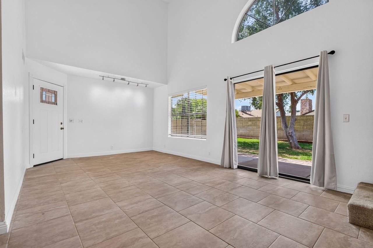 3713 W Tierra Buena Ln - Photo 5 of 34