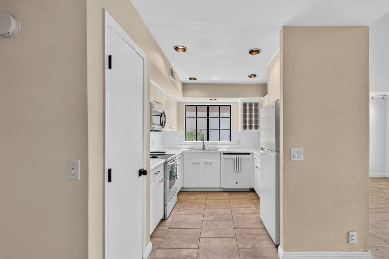 3713 W Tierra Buena Ln - Photo 6 of 34