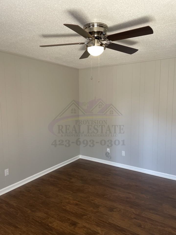 705 20th St Se - Photo 2 of 10