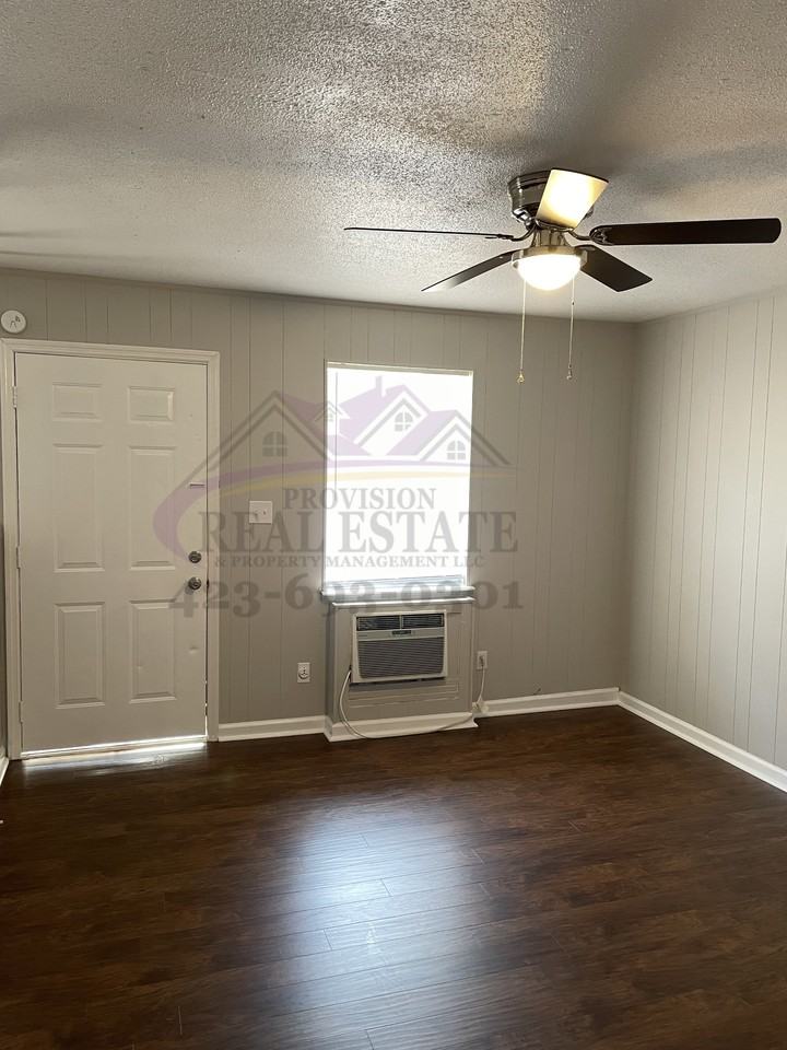 705 20th St Se - Photo 3 of 10