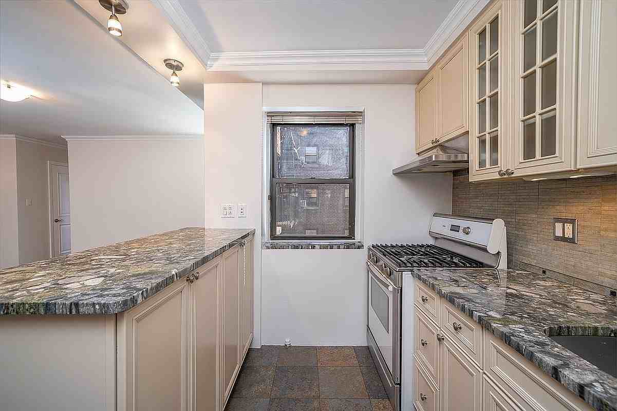 2510 31st Ave #5G - Photo 2 of 13