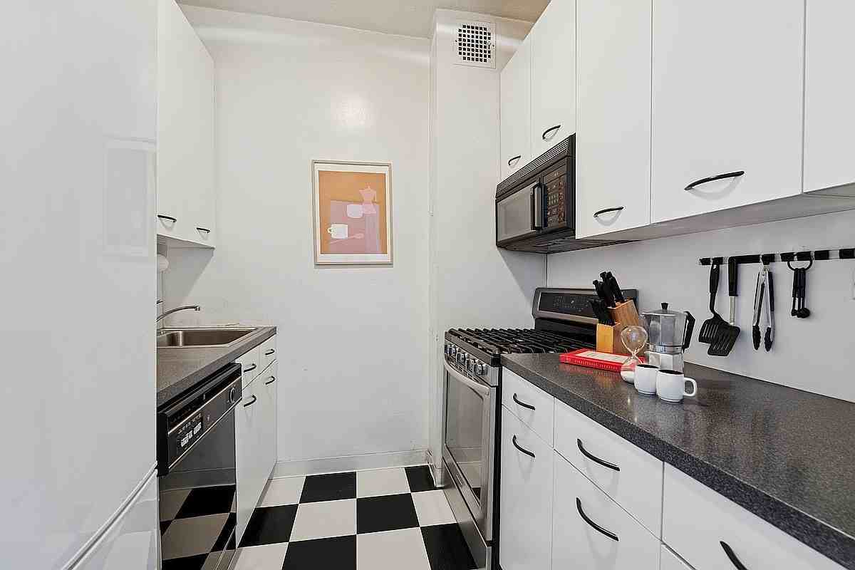 60 E 8th St #6D - Photo 6 of 11