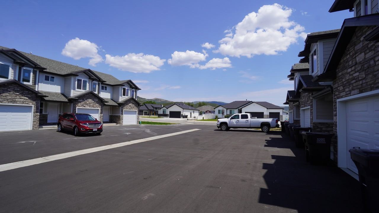 332 Boots Lane - Photo 3 of 32