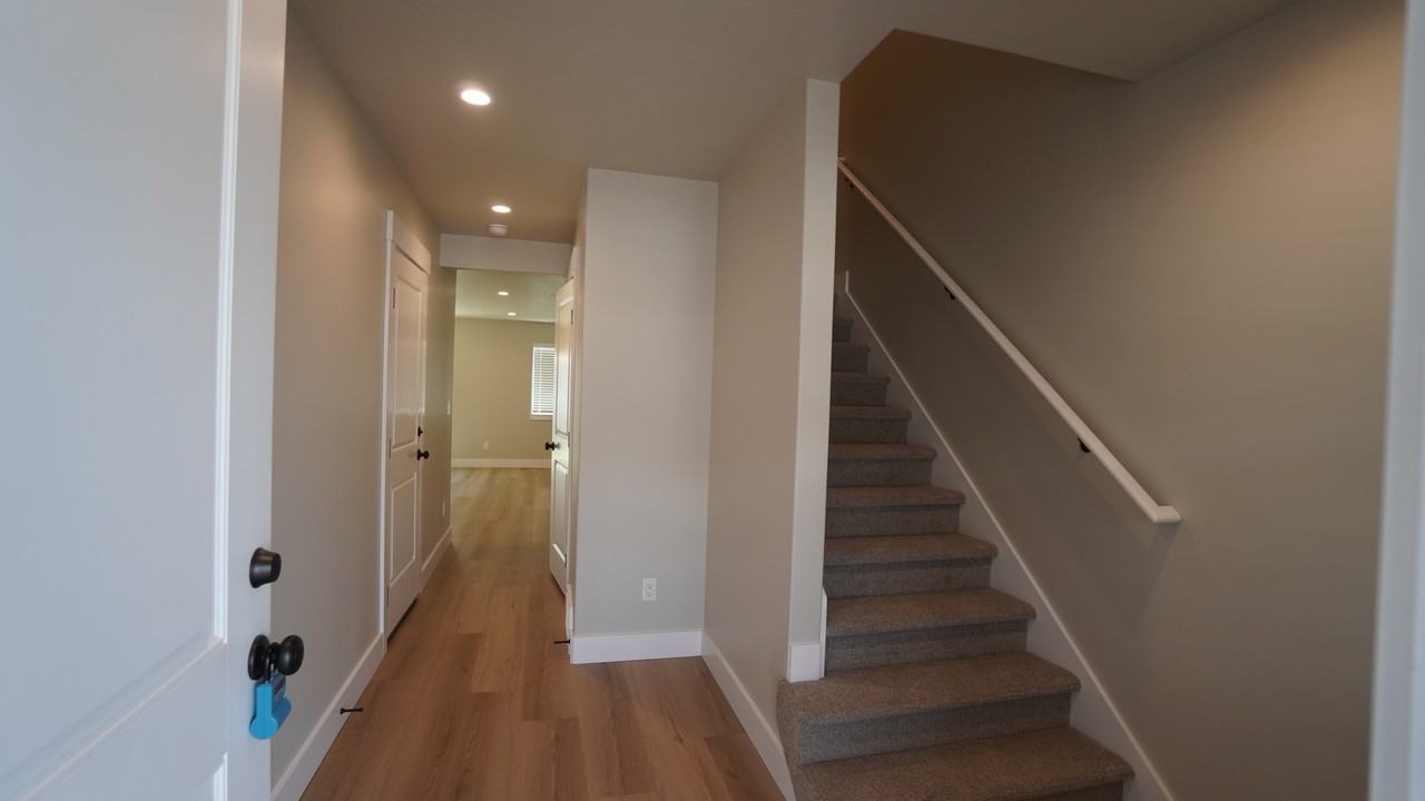 332 Boots Lane - Photo 4 of 32