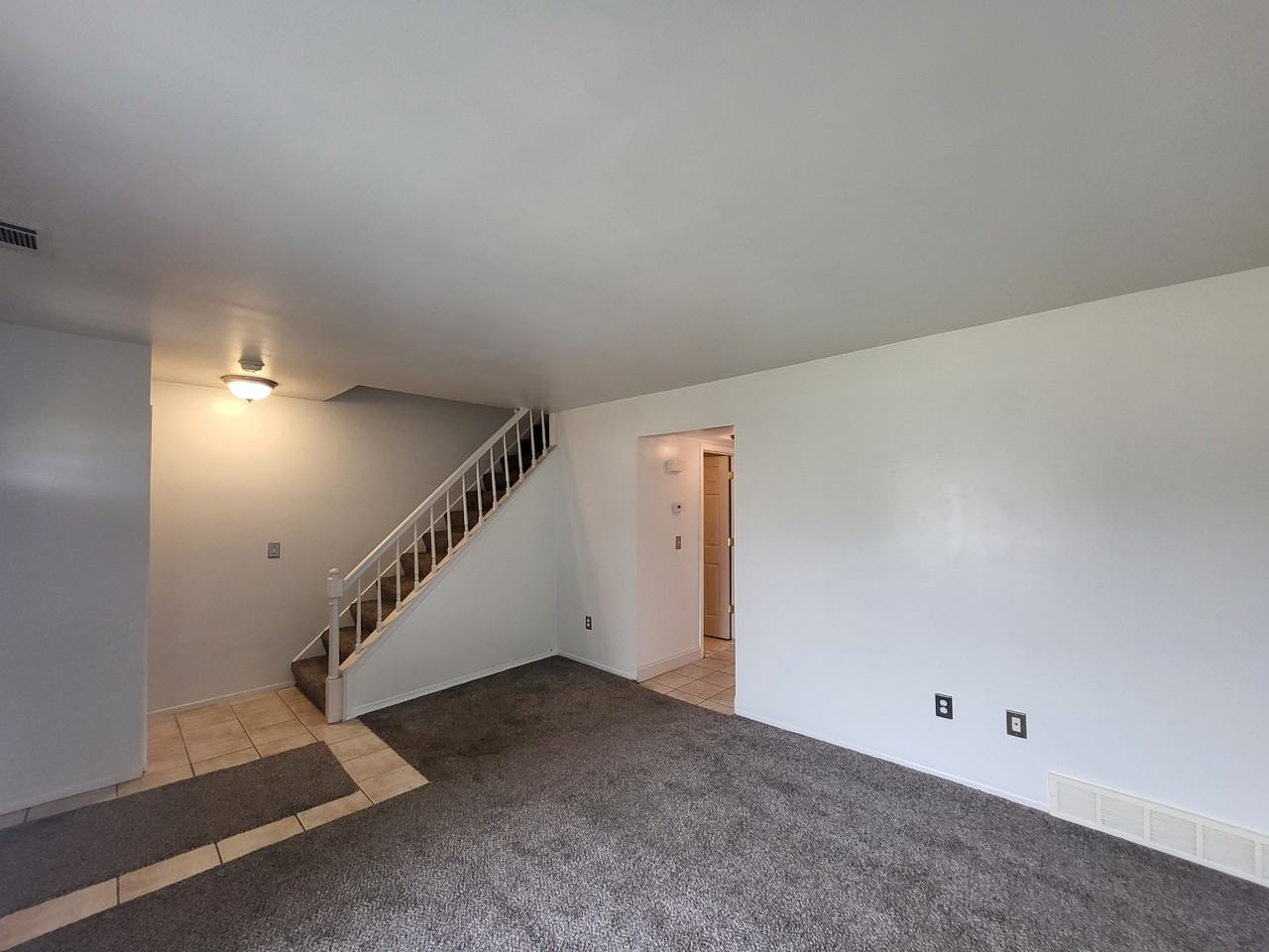 20027 Village Green Ct - Photo 4 of 11