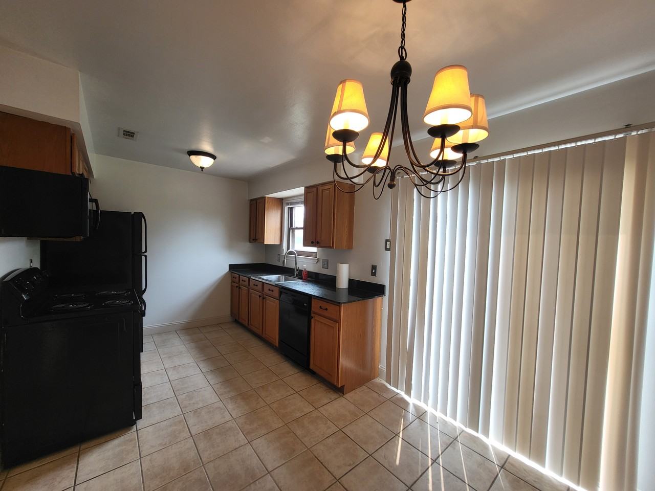 20027 Village Green Ct - Photo 5 of 11