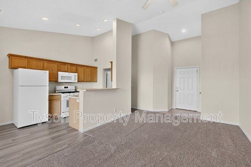 4209 Ridgeway Ct Se #D - Photo 4 of 28