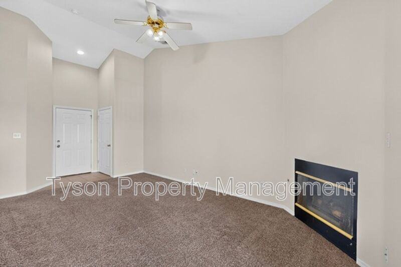 4209 Ridgeway Ct Se #D - Photo 5 of 28