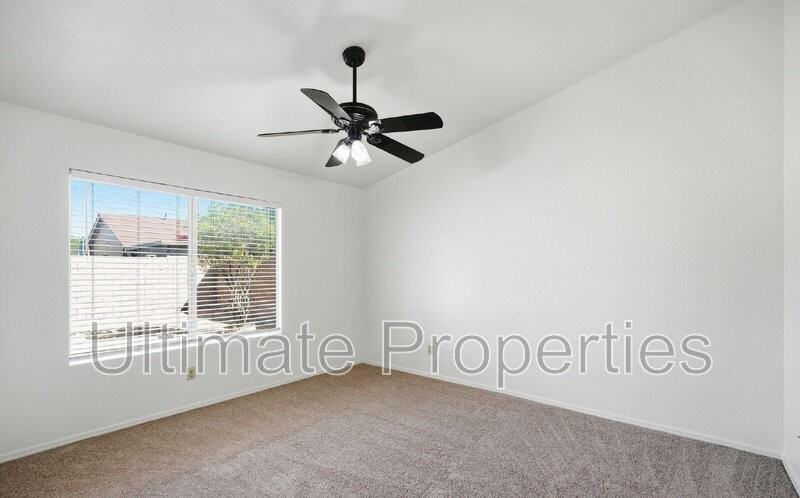 8542 W Oregon Ave - Photo 5 of 8