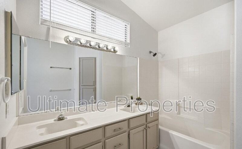 8542 W Oregon Ave - Photo 6 of 8