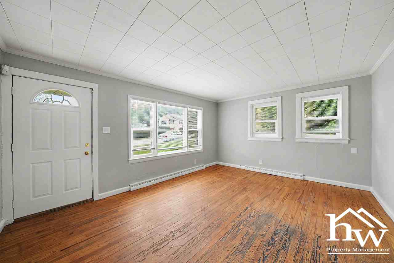 1023 Geyer Ave - Photo 3 of 15