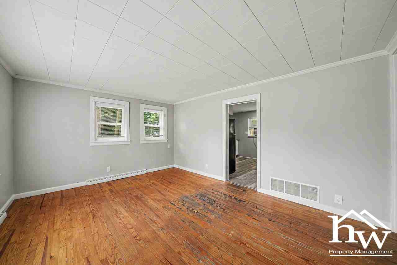 1023 Geyer Ave - Photo 4 of 15