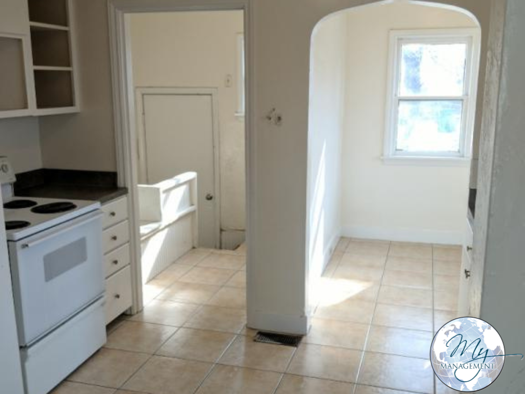 382 Washington St N - Photo 3 of 10