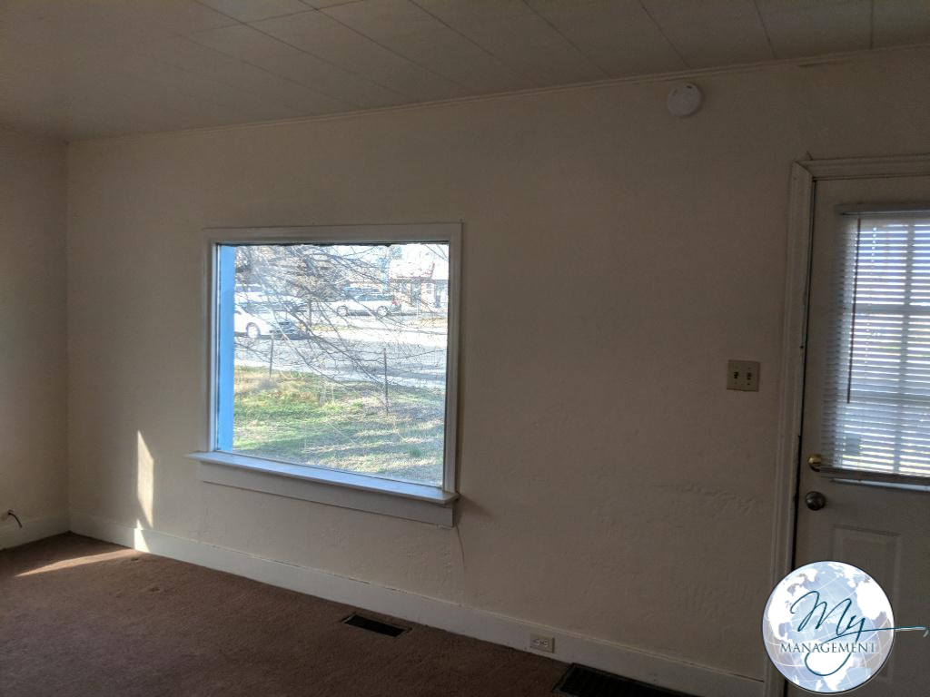 382 Washington St N - Photo 5 of 10