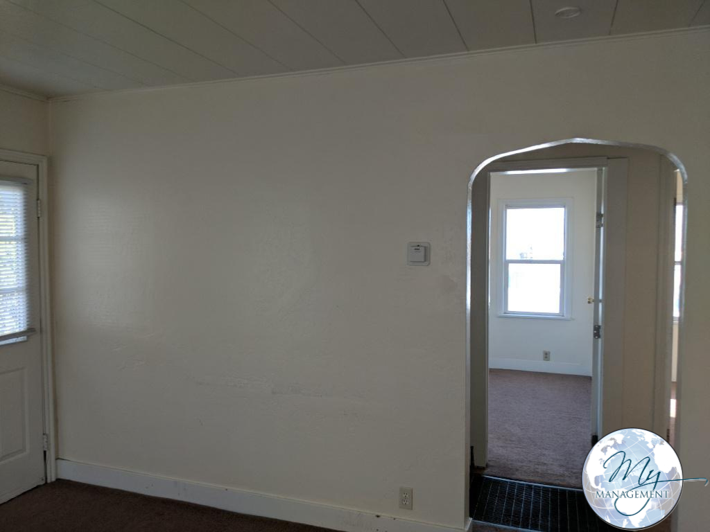 382 Washington St N - Photo 6 of 10