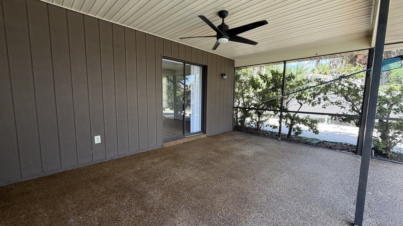 20538 Tappan Zee Dr - Photo 3 of 15