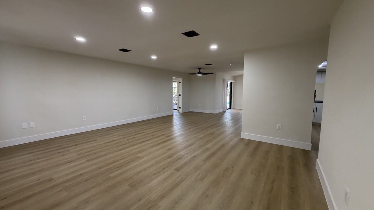 20538 Tappan Zee Dr - Photo 4 of 15
