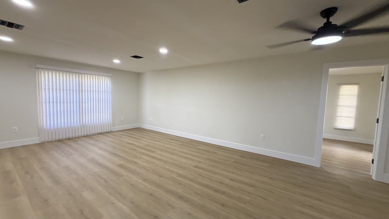 20538 Tappan Zee Dr - Photo 5 of 15