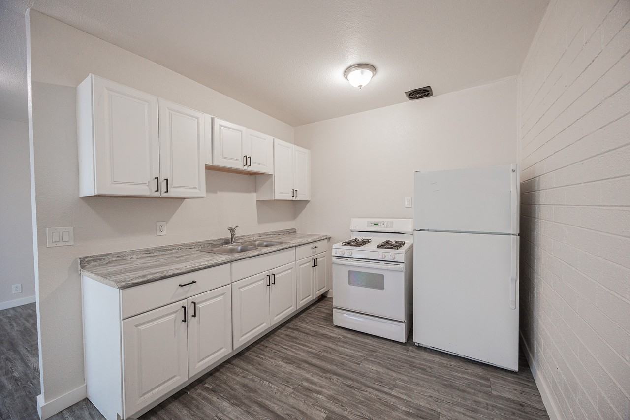 864 E Chandler Blvd - Photo 7 of 24