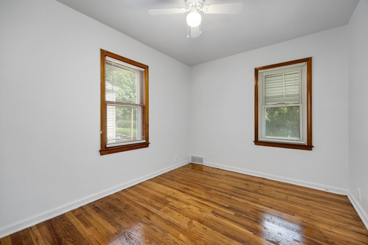 15630 Sprenger Ave - Photo 2 of 28
