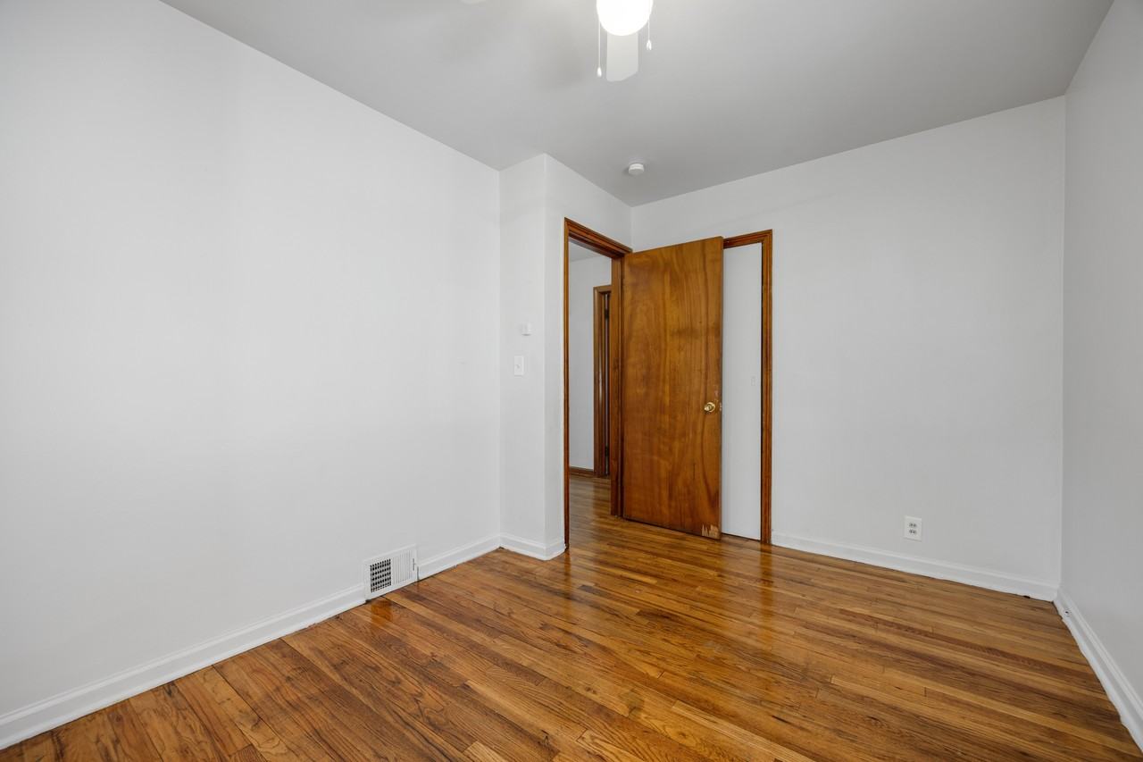 15630 Sprenger Ave - Photo 3 of 28