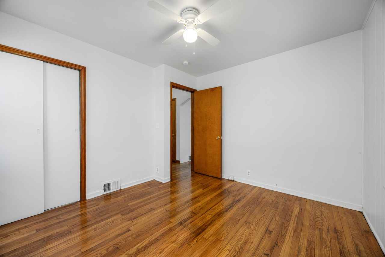15630 Sprenger Ave - Photo 4 of 28