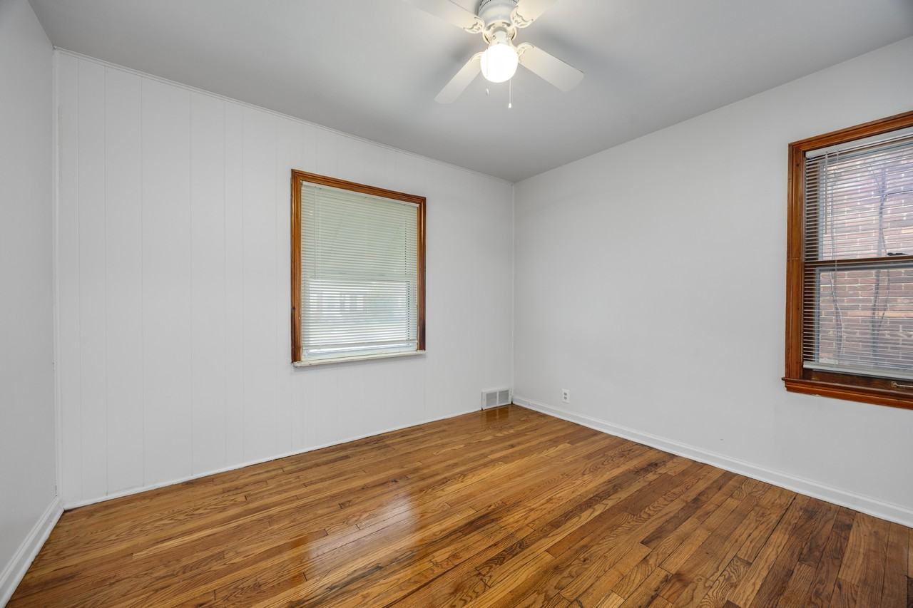 15630 Sprenger Ave - Photo 5 of 28