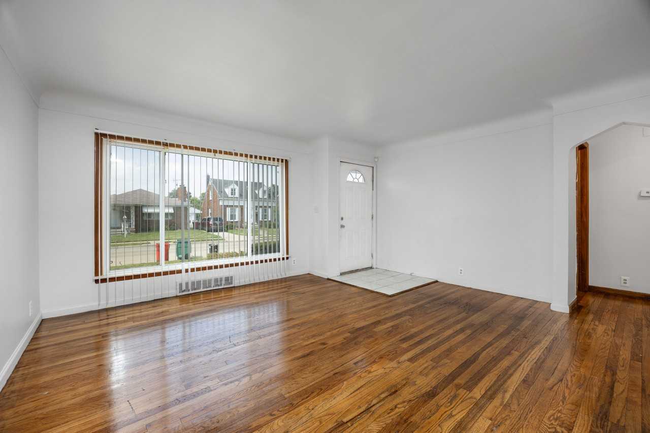 15630 Sprenger Ave - Photo 7 of 28