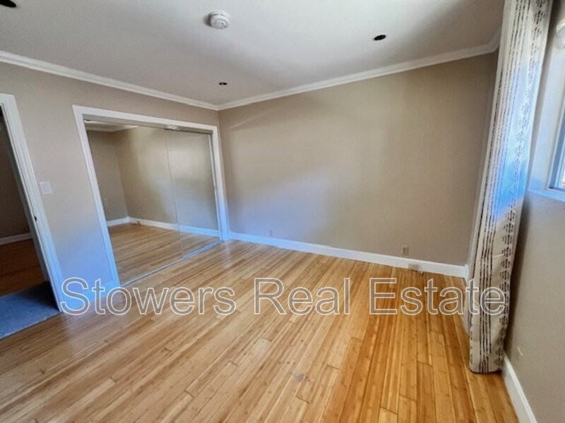 221 Green St - Photo 7 of 14