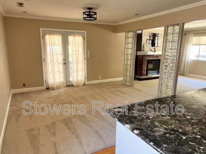 221 Green St - Photo 5 of 14