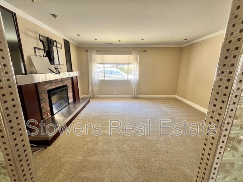 221 Green St - Photo 2 of 14