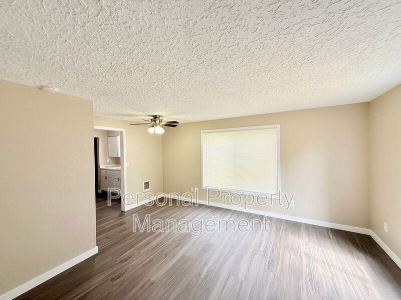 3110 Thompson Ave - Photo 4 of 19