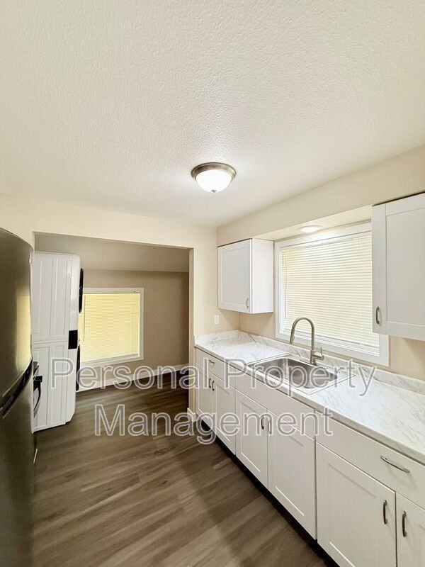 3110 Thompson Ave - Photo 5 of 19