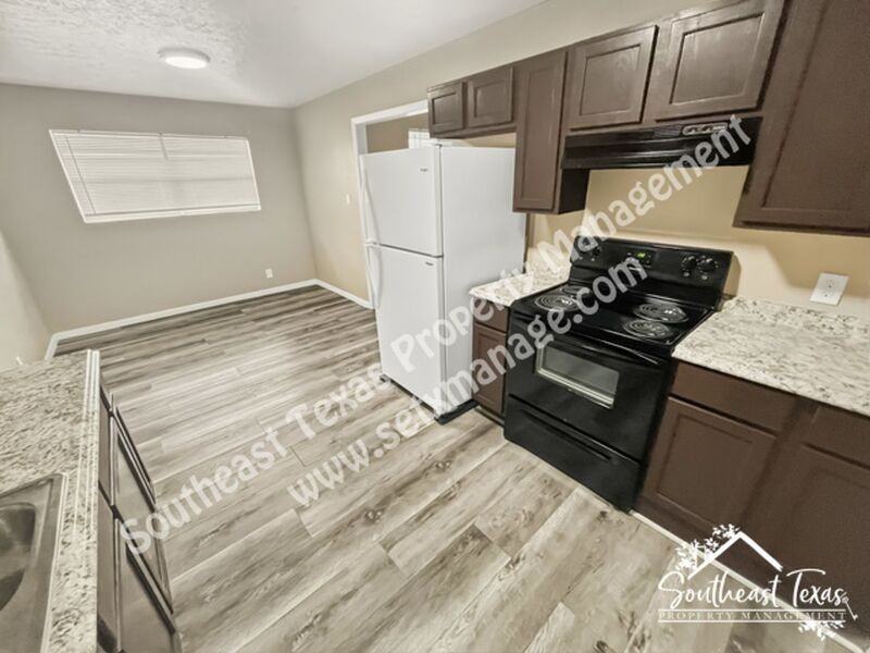 655 Adams St #06 - Photo 4 of 13