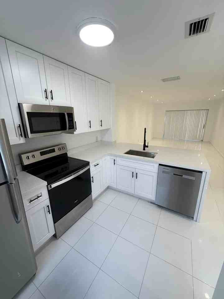 5200 Nw 31st Ave #E94 - Photo 4 of 16