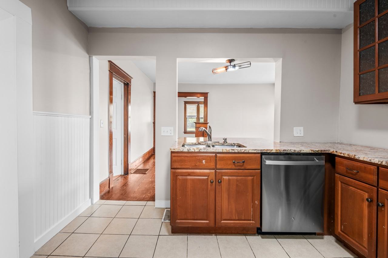 443 Hall St Se #NA - Photo 3 of 14