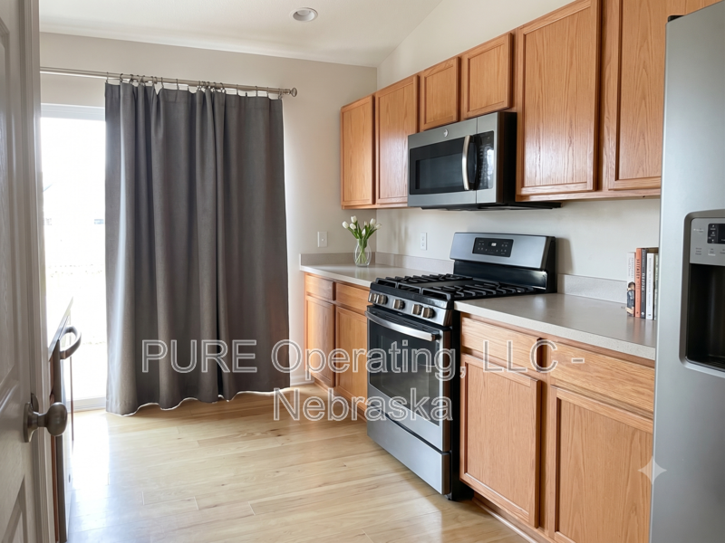 8464 N 155th St - Photo 2 of 23