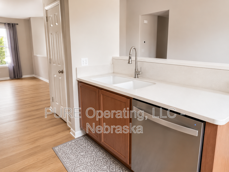 8464 N 155th St - Photo 4 of 23