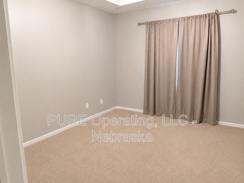 8464 N 155th St - Photo 7 of 23