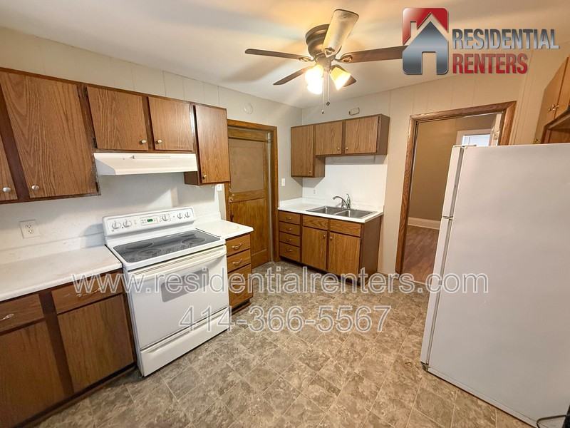 1637 S 68th St - Photo 5 of 12