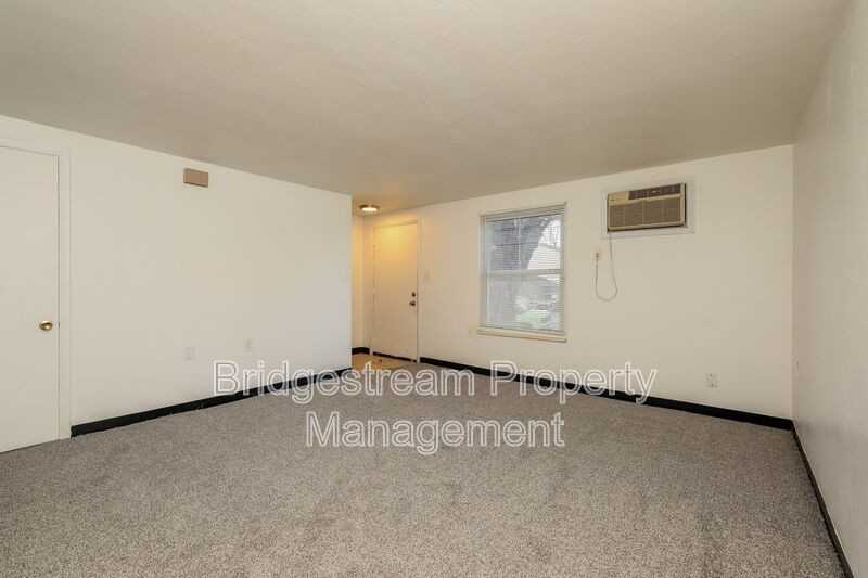 146 Forest St - Photo 3 of 8