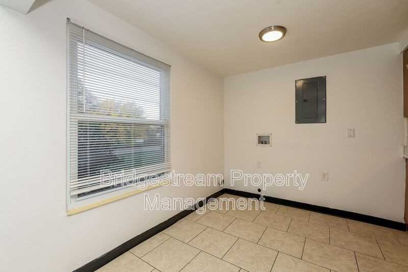 146 Forest St - Photo 4 of 8